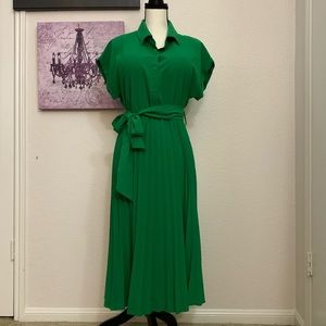 👗Flared Pleated Dress - Emerald 🟢 - Large - Belted - Cuffed Short Sleeve